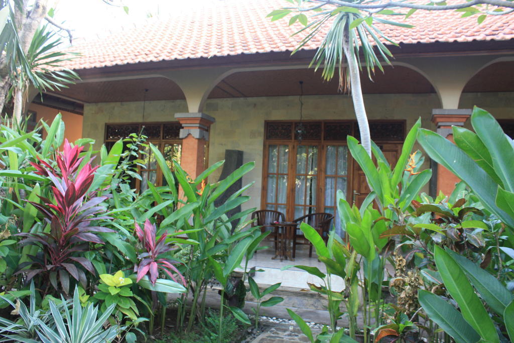 Cleopatra Beach Bungalows Hotel Lovina  Bilik gambar